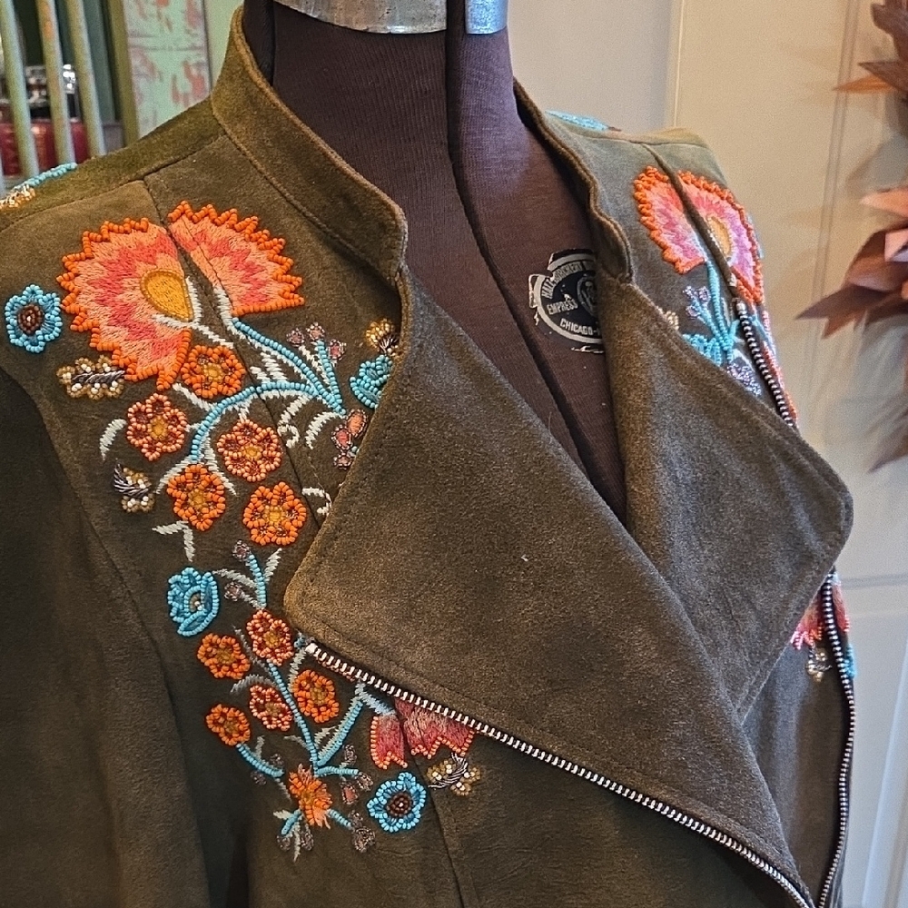NWOT! Tasha Polizzi Beautiful Suede Jacket w/ Floral Embroidery & Beading - Picture 3 of 13